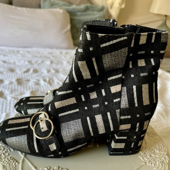 Bleeker and Bond Ankle Boot - Picture 7 of 9